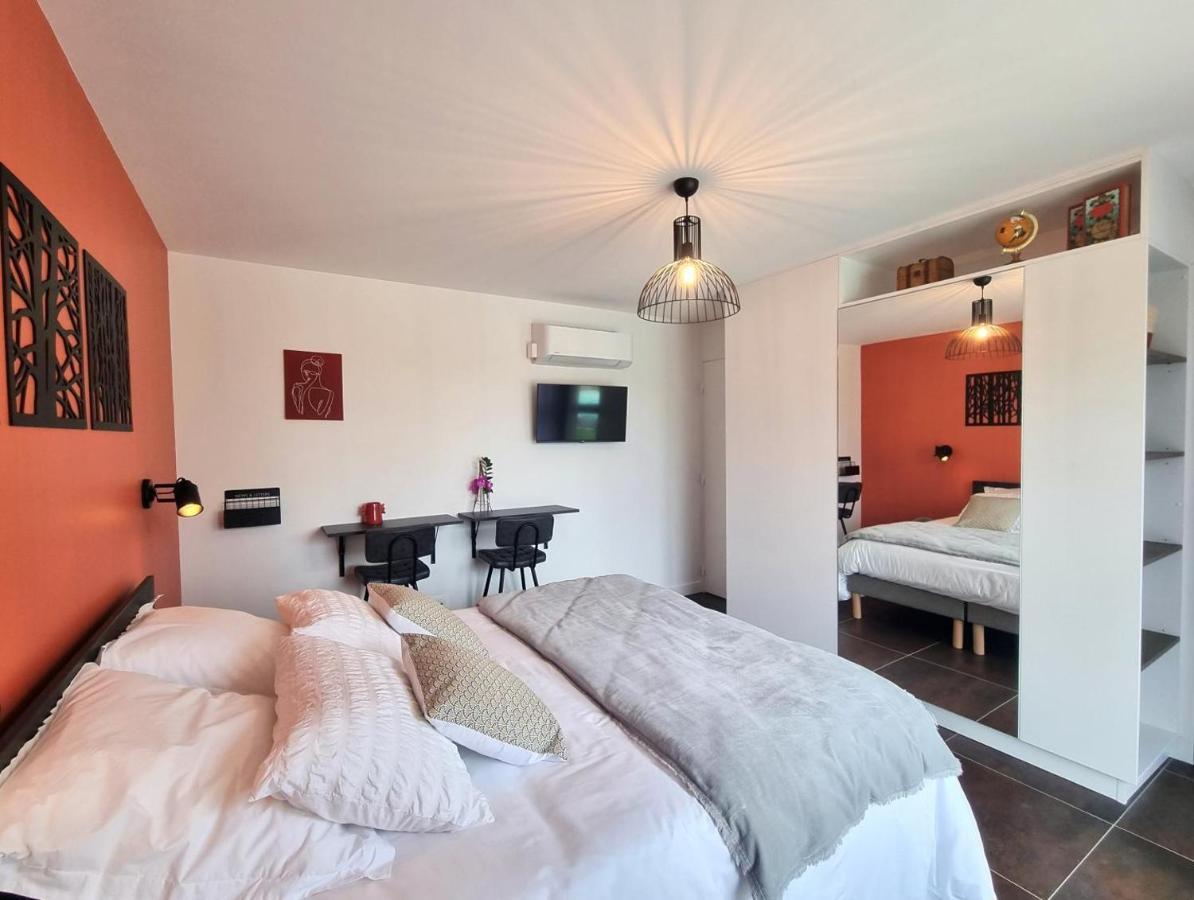 La Cle Des Chaumes Bed & Breakfast Boisset-lès-Montrond Екстериор снимка