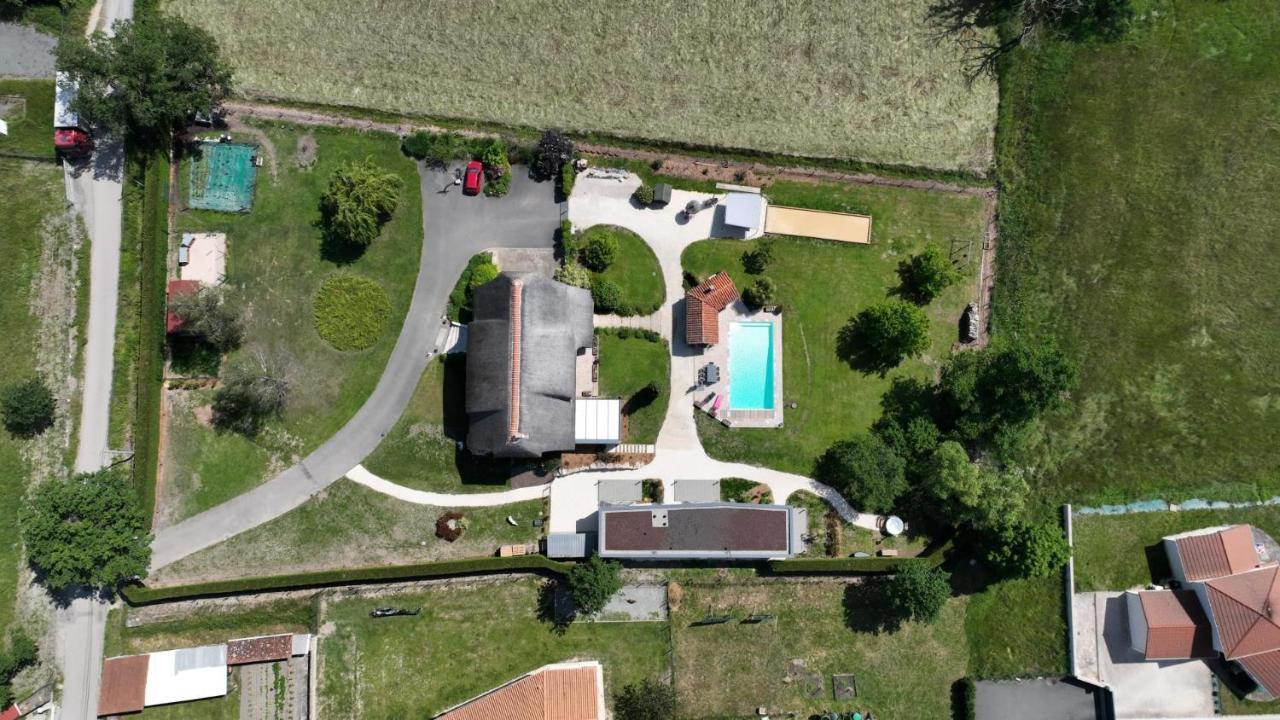 La Cle Des Chaumes Bed & Breakfast Boisset-lès-Montrond Екстериор снимка