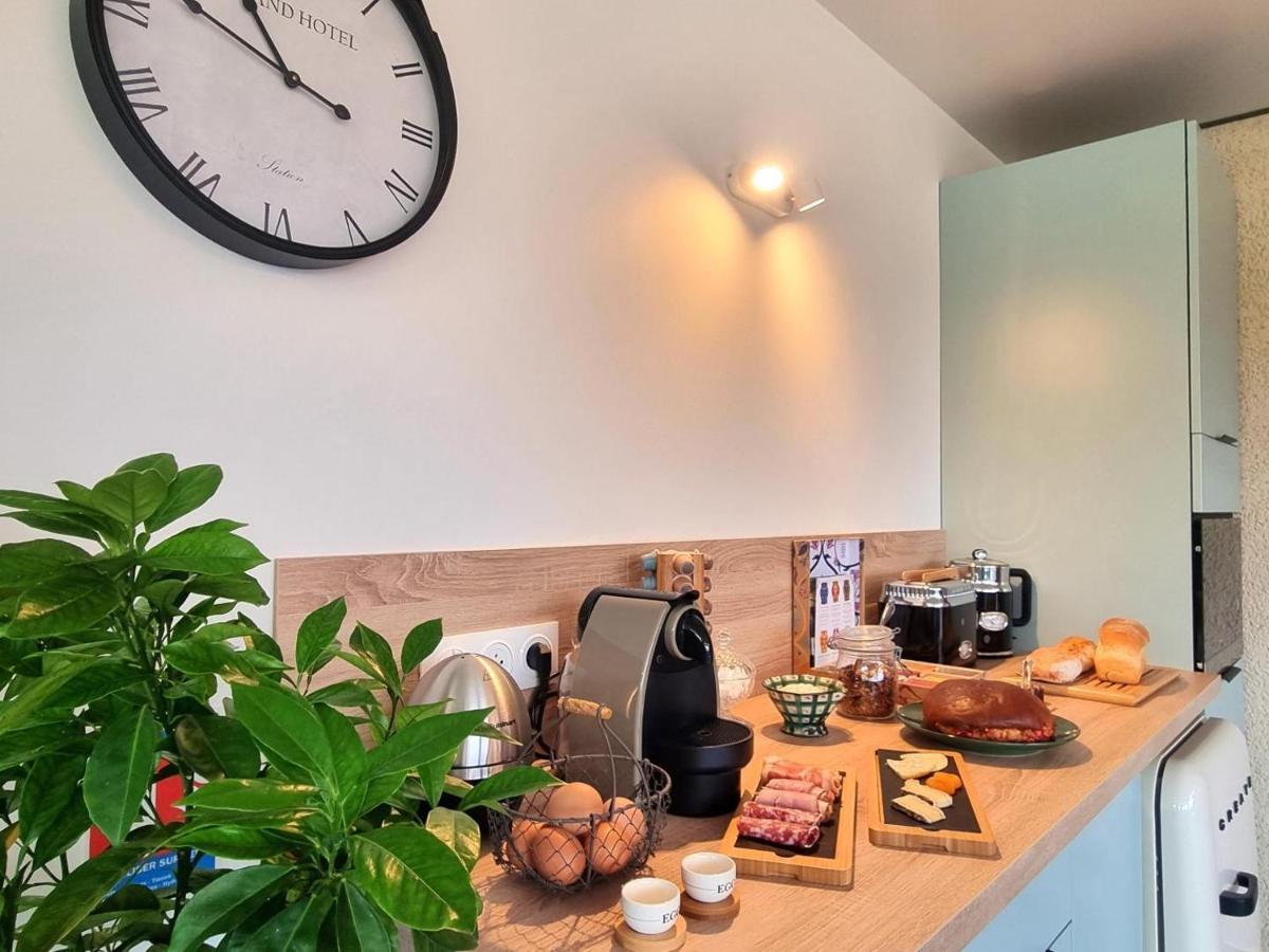 La Cle Des Chaumes Bed & Breakfast Boisset-lès-Montrond Екстериор снимка