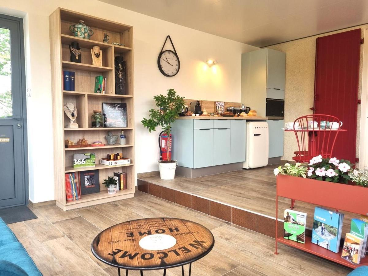 La Cle Des Chaumes Bed & Breakfast Boisset-lès-Montrond Екстериор снимка